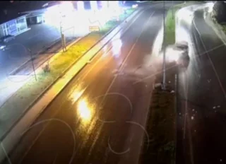 Malatya’da otomobil kağıt gibi savruldu: O anlar saniye saniye kamerada!