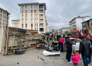 Yeşilyurt’ta otomobil kamyoneti devirdi! 1 yaralı
