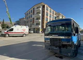 Özalper Mahallesi’nde 3 araç birbirine girdi: 7 yolcu hastanelik oldu