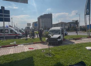 Yeşilyurt’ta peş peşe kazalar: Karakavak ve Topsöğüt Kavşağı’nda çarpışma!