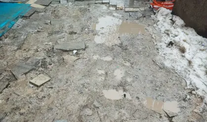 Fuzuli Caddesi’nde son durum | Vatandaş çamurla boğuşuyor; esnaf rızkını arıyor