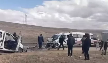 Malatya'da Feci Kaza: İki Araç Kafa Kafaya Çarpıştı! Çok Sayıda Yaralı Var