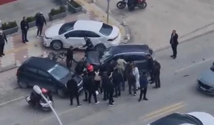 Malatya’da kontrolden çıkan otomobil 3 araca çarptı