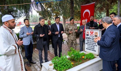 Malatya’da şehitlikte duygulandıran anlar: "Oğlumla gurur duyuyorum!"