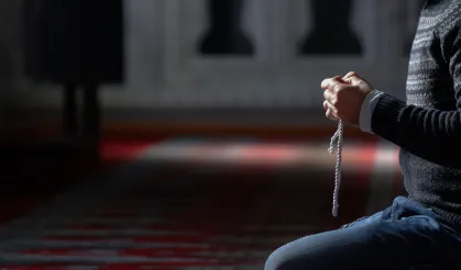 Günün namaz vakitleri ve İslâm’da zekâtın anahtarı: "Havâic-i Asliyye" nedir?