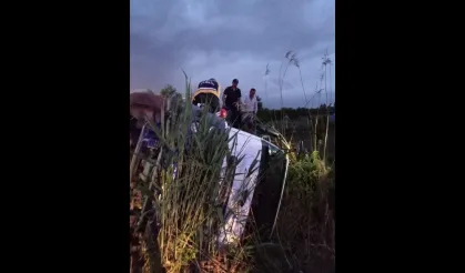 Dilek’te hafriyat kamyonu devrildi: 1 yaralı