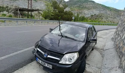 Kontrolden çıkan araç bariyerlere çarptı: 1 yaralı