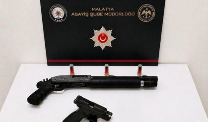 Malatya'da gece yarısı silahlı hesaplaşma: Taksiye binerken kurşun yağdırdılar!