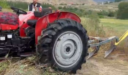 Malatya'da traktör kanala uçtu, sürücü son anda kurtuldu