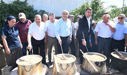Büyükşehir’den Darende’ye çifte ziyaret: Başkan Sami Er hem yatırımları anlattı hem aşureye katıldı