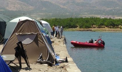 Karakaya Barajı’nda görsel şölen: Turnalar tutuldu, doğaya geri bırakıldı!