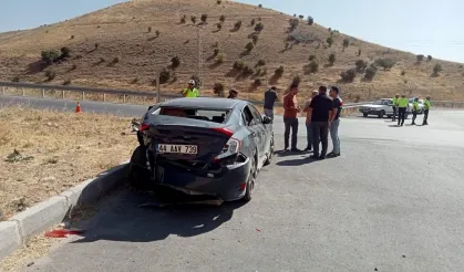 Akçadağ’da iki otomobil çarpıştı: 8 kişi hastanelik oldu