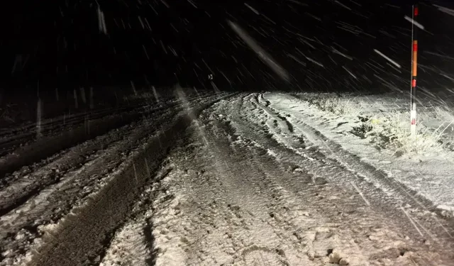 Darende-Ayvalı mevkiinde kar engeli