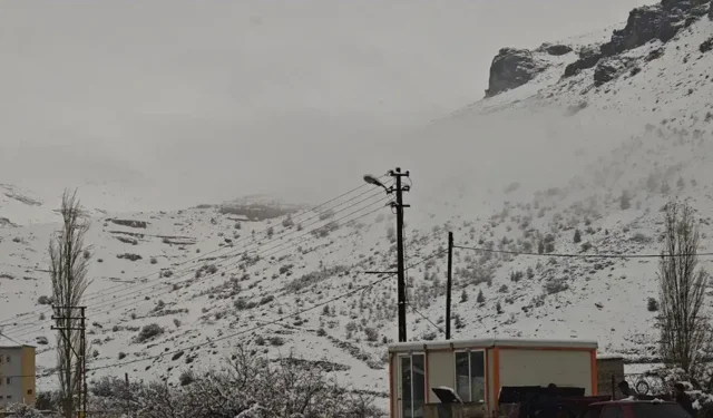 Malatya’da sağanak ve yüksek kesimlerde kar yaşamı olumsuz etkiliyor