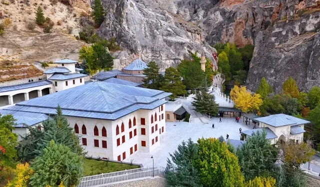 Somuncu Baba Külliyesi’nde sonbahar 