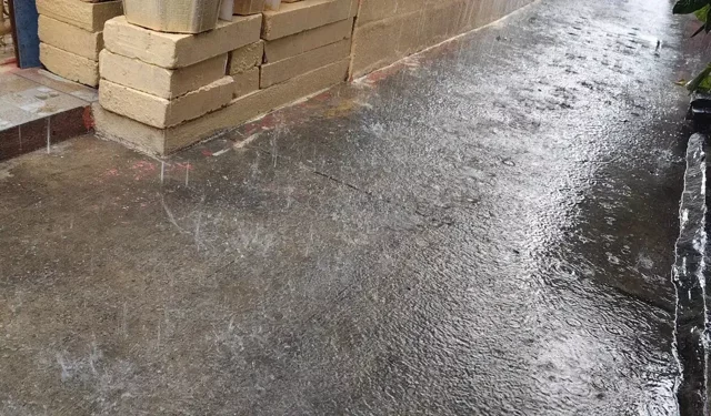 Aşırı yağışlar Vietnam'ı vurdu: 341 milyon dolarlık hasar, 12 kişi kayıp aranıyor