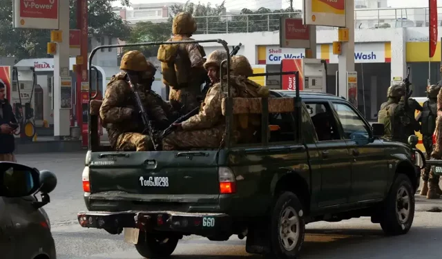 Pakistan Peşaver'de jandarma karakoluna saldırı