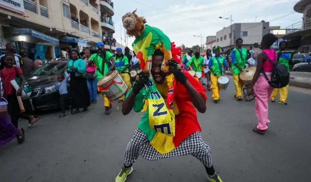 Dakar Karnavalı renkli görüntülere sahne oldu