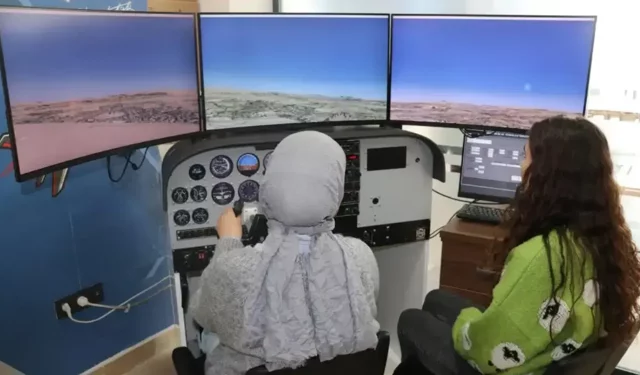 Havacılık öğrencileri ilk uçuşunu simülatörde yapıyor