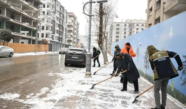 Malatya’da karla mücadele sürüyor: 149 mahalle yolunda çalışma