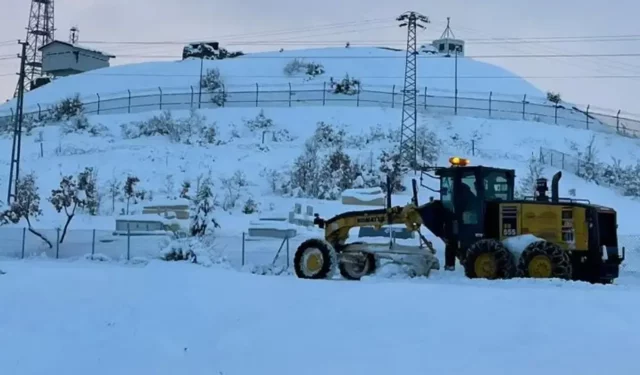 Elazığ’da kar yağışı 536 köy yolunu ulaşıma kapattı