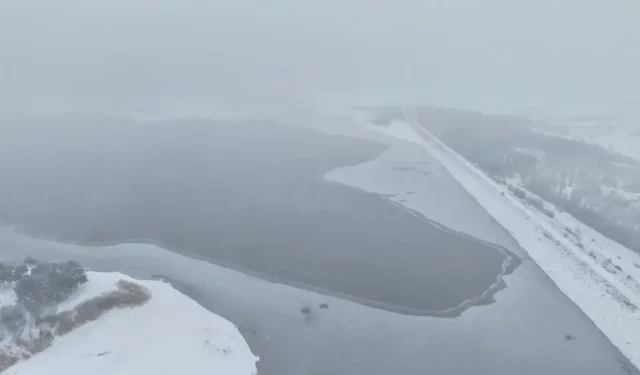 Elazığ’da dondurucu soğuklar baraj gölünü buz tuttu