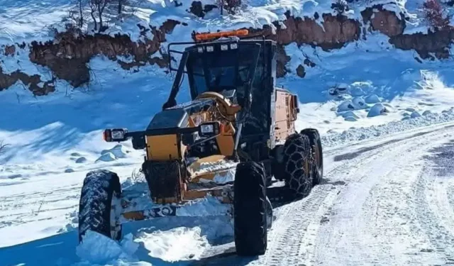 Adıyaman Gölbaşı’nda kar mesaisi sürüyor