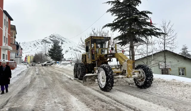 Malatya’nın o ilçesinde kar temizleme çalışmaları halen devam ediyor