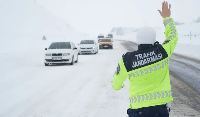 Malatya’ya doğru gelen yolcular Muş’ta mahsur kaldı