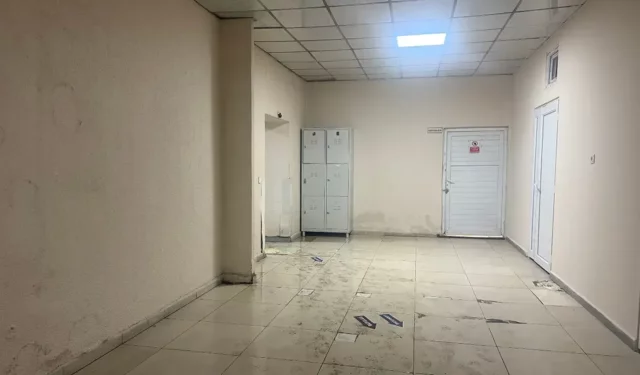 Tavanından sular akan Iğdır Devlet Hastanesi’nde koridorlar çamur oldu