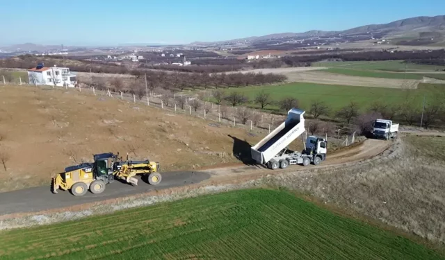 Battalgazi Belediyesinden kırsal mahallede yol hamlesi