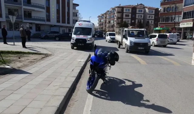Yeşilyurt’ta otomobil ile motosiklet çarpıştı, 1 yaralı