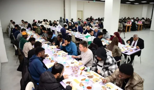Rektör Bentli uluslararası öğrencilerle iftar yaptı