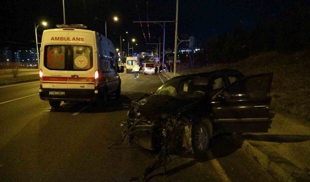 Üç aracın karıştığı kazada 4 kişi yaralandı