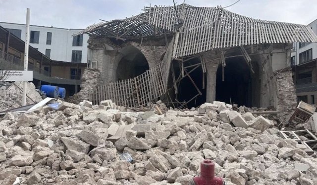 Depremde hasar gören tarihi Çınarlı Camii’nde çalışma sırasında iş kazası: 1 yaralı