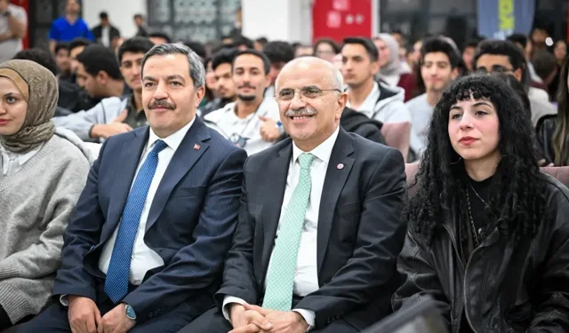 Başkanı Sami Er, üniversite öğrencileriyle bir araya geldi