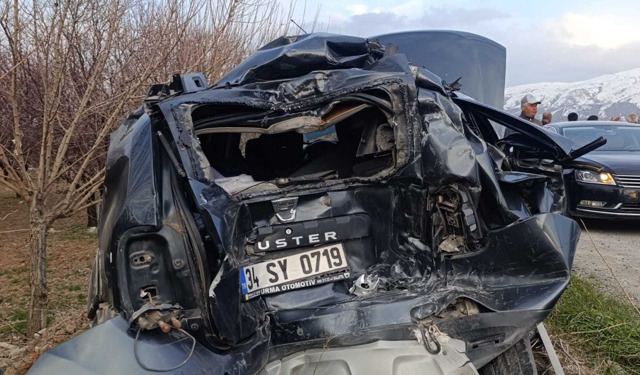 Malatya'da kamyon ile otomobil çarpıştı: 1 ölü, 1 yaralı