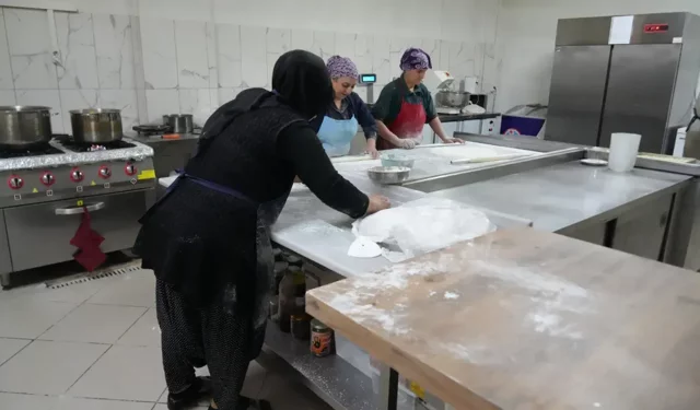 Battalgazi’de bayram mesaisi: El emeği tatlılara yoğun ilgi