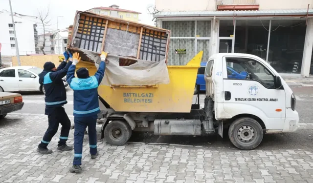 Battalgazi’de cadde ve sokaklarda temizlik çalışması