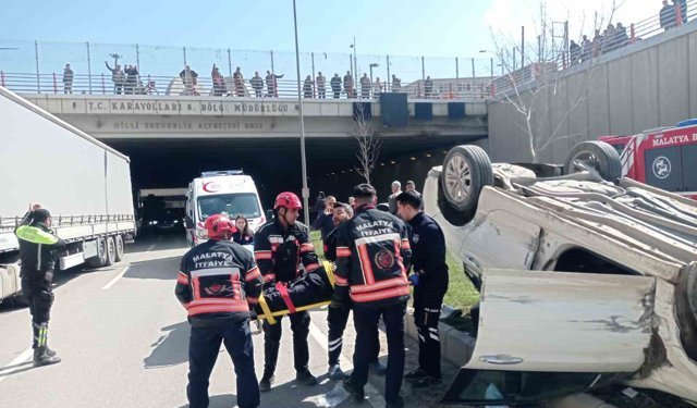 Malatya Turgut Temelli alt geçidi’nde feci kaza: 2 Yaralı