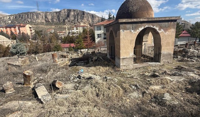 Malatya’da gizemli miras tehlikede: Kadın mezar taşlarındaki sır ne?