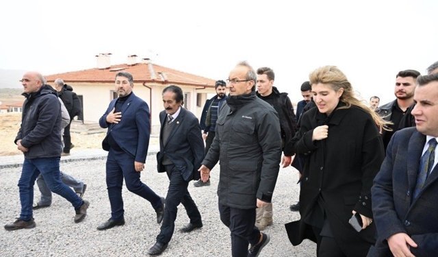 Vali Seddar Yavuz Akçadağ’da sahaya indi:  Eksikleri birlikte tamamlayacağız