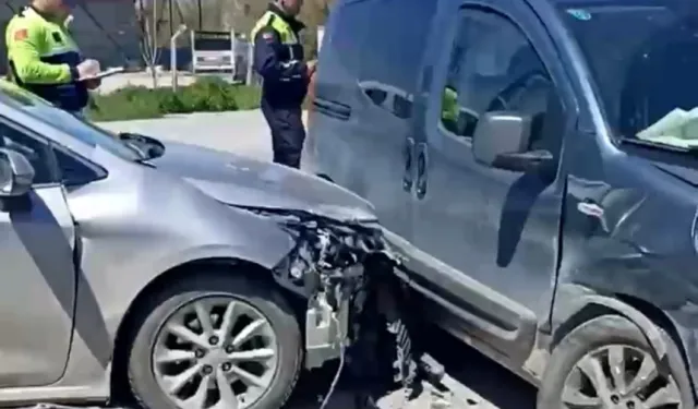 Dilek Mahallesi’nde meydana gelen kazada 4 kişi yaralandı