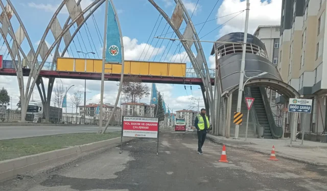 Trafikte sabır sınavı: Malatya’da sürücüler yol bakımına takıldı