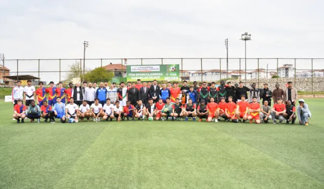 Yeşilyurt’ta 18 ülkeden 180 futbolcu aynı sahada