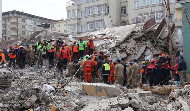 Depremde 3 kişinin öldüğü binayla ilgili davada karar açıklandı