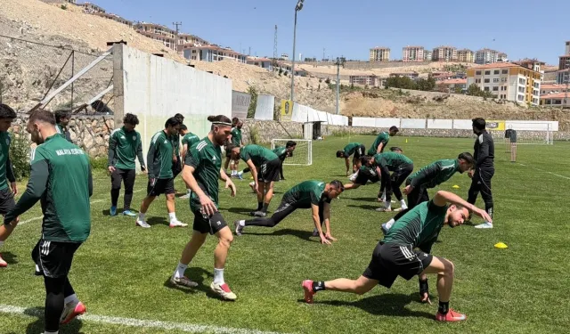 2. Lig kapısında tek yürek: Yeşilyurtspor’da şampiyonluk yemini!
