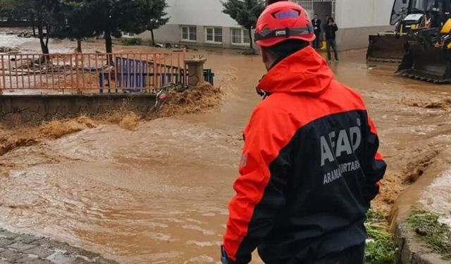 AFAD felaketin raporunu paylaştı! 51 ilde fırtına bilançosu: 2 ölü, 33 yaralı