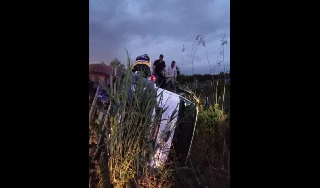 Dilek’te hafriyat kamyonu devrildi: 1 yaralı