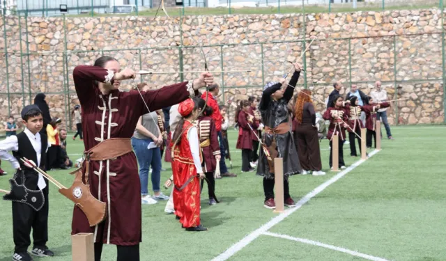 Elazığ’da spor rüzgarı: Geleneksel okçuluk ve masa tenisi heyecanı bir arada!